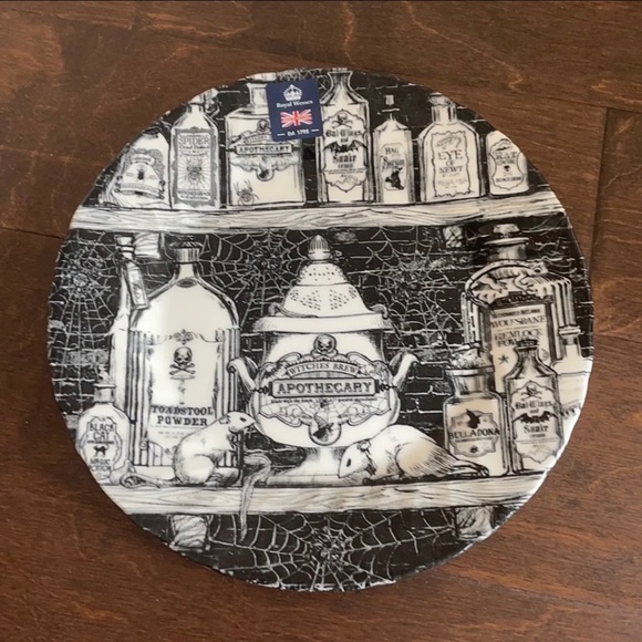 Royal Wessex Halloween 2 Dinner Plates Black & White Apothecary Potion - Picture 2 of 2
